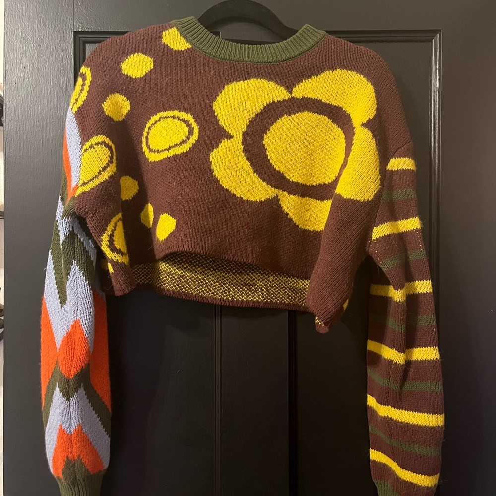 BRAND NEW BDG cropped sweater, size medium
